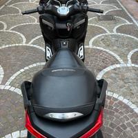 Yamaha X-Max250 Momodesign ben tenuto