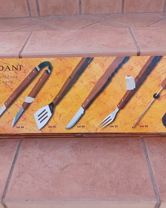 set accessori per barbecue