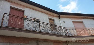 Linguaglossa casa singola e garage a 300 al mq