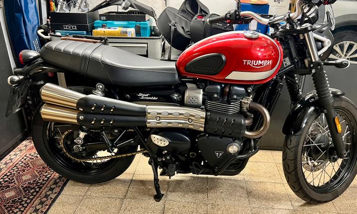 Triump 900 street scrambler 2018 euro4 permuto