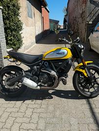 Ducati Scarmbler Icon Yellow