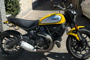 Ducati Scarmbler Icon Yellow