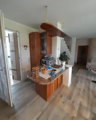 Cucina con soggiorno