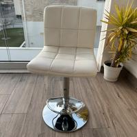 Sgabelli per isola in ecopelle bianchi