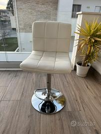 Sgabelli per isola in ecopelle bianchi