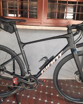 Bici montainbike gravel Giant Revolt 2022