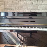 Pianoforte verticale Yamaha, modello B1