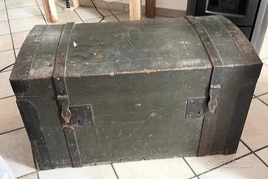 Vecchio baule cappellano militare