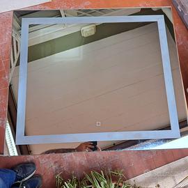 Specchio con luce a LED