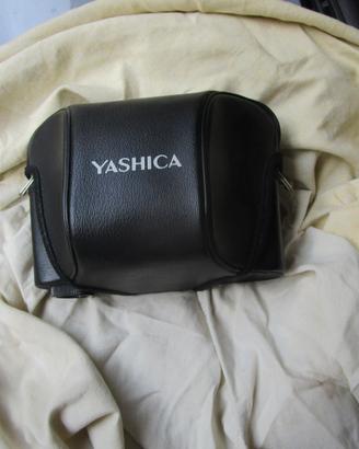 Macchina fotografica vintage anni 80 Yashica MF-2