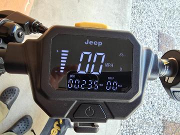 Monopattino elettrico Jeep Adventurer 
