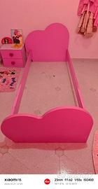 Letto singolo per bambina a forma di cuore