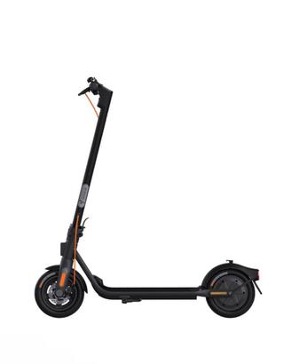 Monopattino Ninebot F2 Plus. Solo 200 km!
