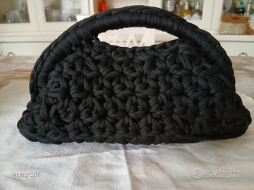 Borse prodotte a mano con fettuccia, pezzi unici