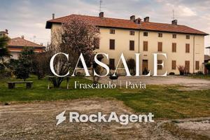 Rustico / Casale di 698 m² con più di 5 locali e b