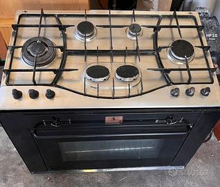 Forno ventilato e fornelli ad incasso