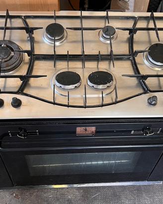 Forno ventilato e fornelli ad incasso