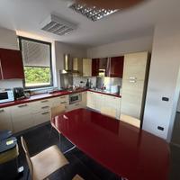 Cucina usata in buone condizioni in stile moderno