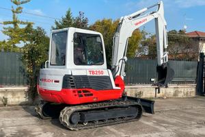 E116 Escavatore 50 q Takeuchi TB250