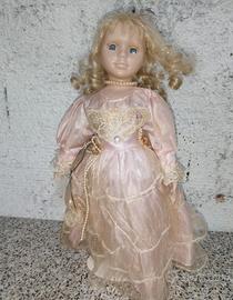 bambola in porcellana vintage 