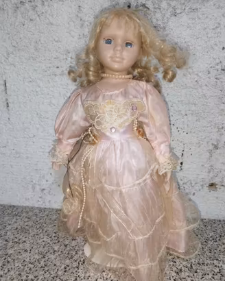 bambola in porcellana vintage 