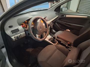 Opel astra sw diesel  leggi