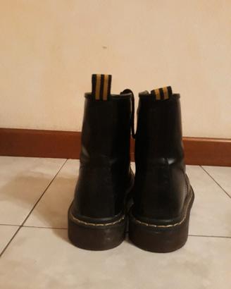scarponcini Tipo Dr. Martens