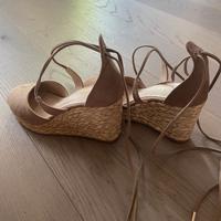 Scarpe con zeppa e lacci marroni