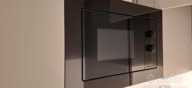 Microonde nero Candy incasso