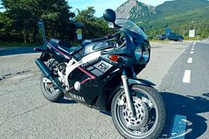 Yamaha FZR 600 - FMI