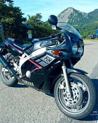 Yamaha FZR 600 - FMI