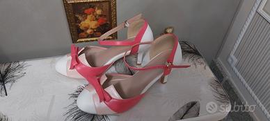Paio di scarpe a tacchi