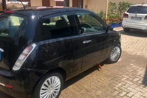 lancia y