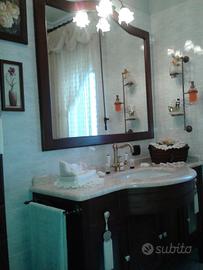 Mobili bagno in legno più eventuali accessori