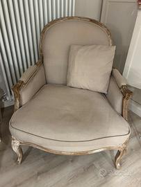 Poltrona tessuto beige con cuscino