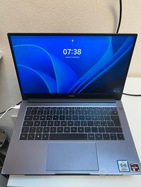 Huawei MateBook D 14. AMD Ryzen 5 RAM 8G