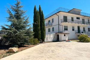 Appartamento 2 letto ampio salone 100 km da Roma