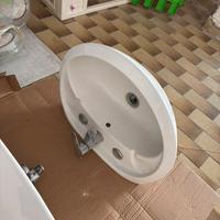 2 Lavabo bagno con colonne e rubinetto