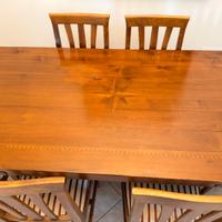 Tavolo in legno intarsiato