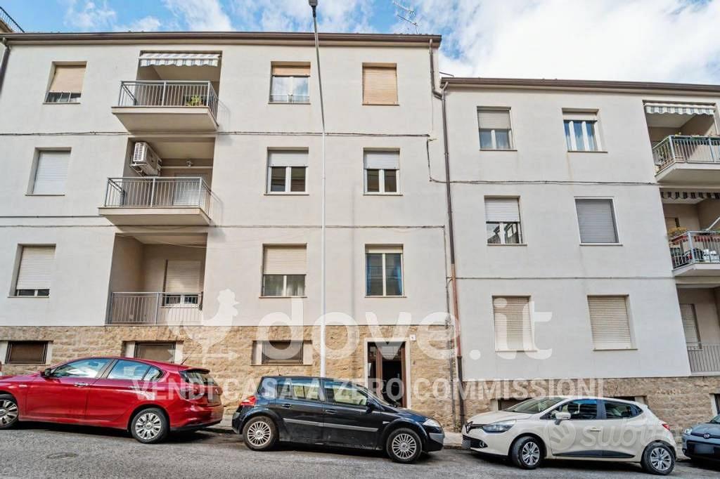 Appartamento di 140 m² con più di 5 locali e box a - Vista 2