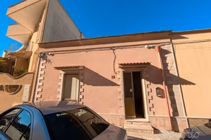 Casa di 120 mq con giardino da 80 mq
