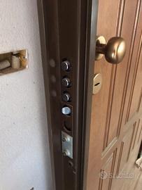 Porta blindata completa di tutto.