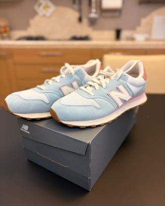 Sneakers New Balance azzurre e rosa