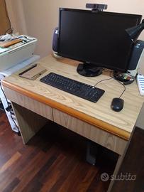 Scrivania con cassetti