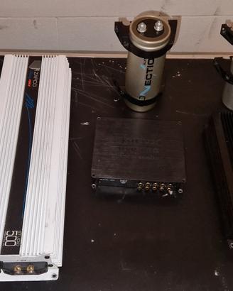 Amplificatori Zapco Helix e condensatori Audison 