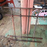 Antica grata in ferro battuto Cm 100 X 90.