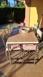 Tavolo con 4 sedie stile moderno