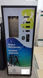 distributore acqua con gettoniera