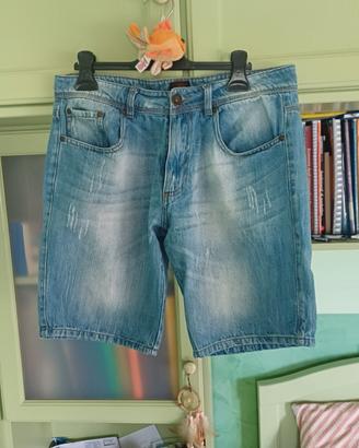 Jeans corti della Von Dutch. Taglia 33