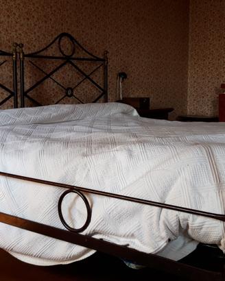 Letto in ferro battuto antico